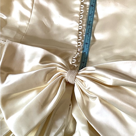👰‍♀️  VINTAGE 1980’s PEARL BUTTON BACK w/ Satin BOW BRIDAL GOWN IVORY - Picture 4 of 16